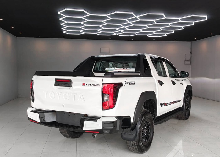 TOYOTA HILUX TRAVO SMART DOUBLE CAB 2026